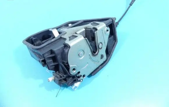 BMW X3 E83 Front door lock 7167074 IMPRK1323941