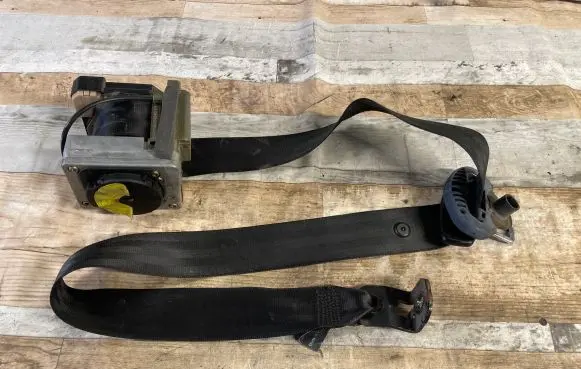 Skoda Octavia Mk1 (1U) Front seatbelt 1U4857702C