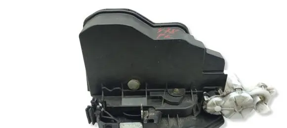 BMW X3 F25 Front door lock 7318409 5120085