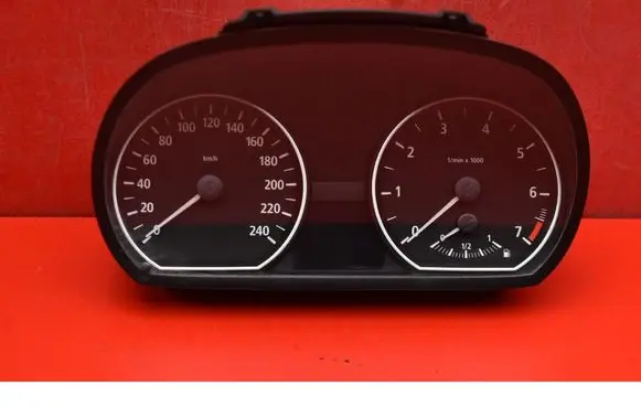 Speedometer (instrument cluster)
