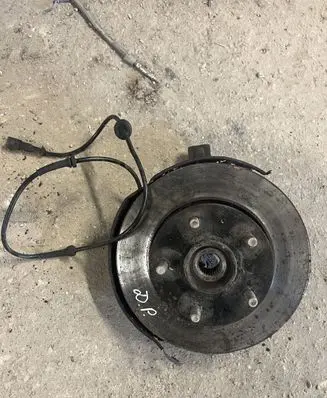 Land Rover Freelander Front wheel hub spindle knuckle