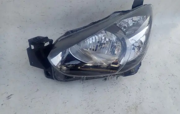 Mazda 2 Headlight/headlamp