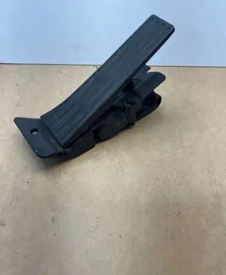 BMW X5 F15 Accelerator throttle pedal 6853175 12037313 6PV01043533