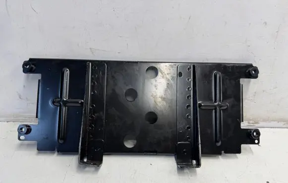 Audi Q7 4M Battery tray 4M0915524