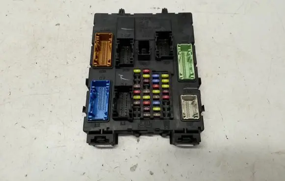 Ford C-MAX II Fuse module BV6N14A073PD 526271F04