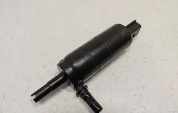 BMW 5 F10 F11 Headlight washer pump 7217792 67637217792