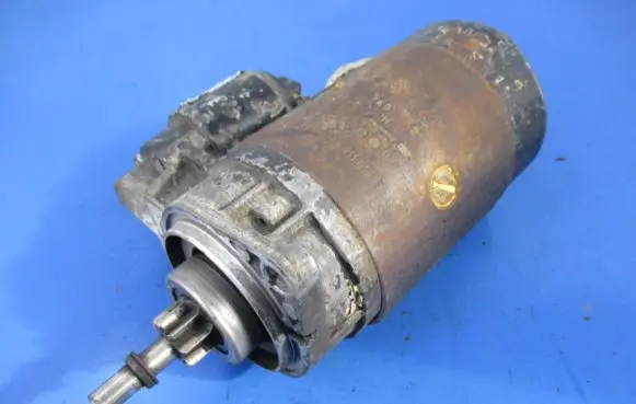 Volkswagen Jetta II Starter motor 068911023E