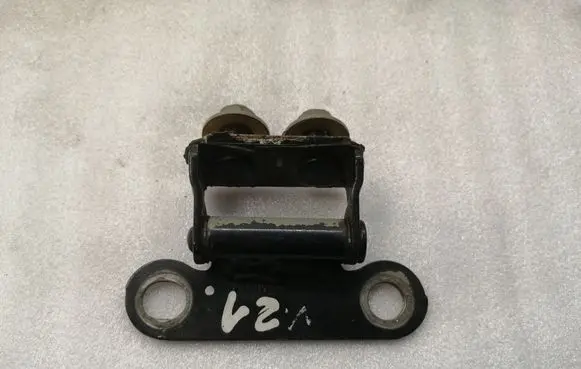 Toyota Corolla Verso AR10 Tailgate/trunk/boot hinge 6881002020