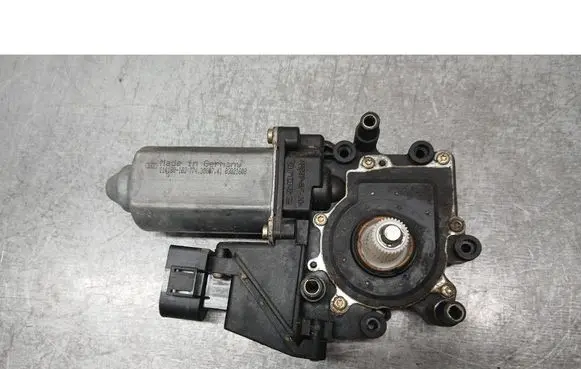 Audi A3 S3 8L Front door window regulator motor 