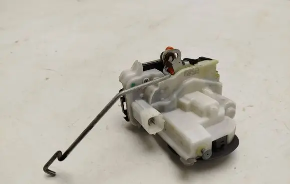 Opel Combo D Loading door lock 95509898