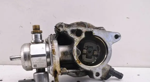 Volkswagen PASSAT CC Mechanical fuel pump 06H127025N 06H145100AB