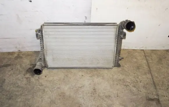 Volkswagen Caddy Intercooler radiator 1K0145928D