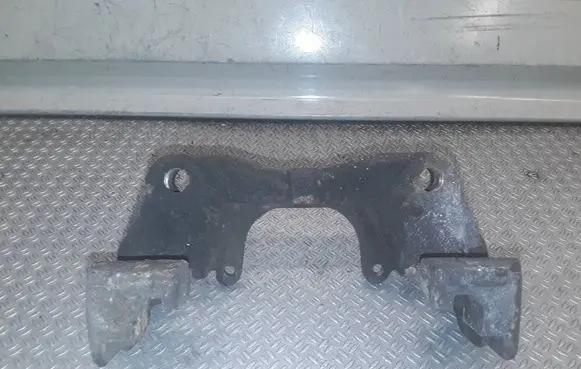 Volkswagen Transporter - Caravelle T5 Front Brake Caliper Pad/Carrier 