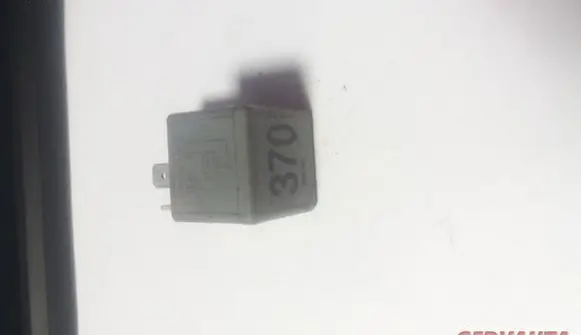 Audi A6 S6 C5 4B Other relay 8D0951253