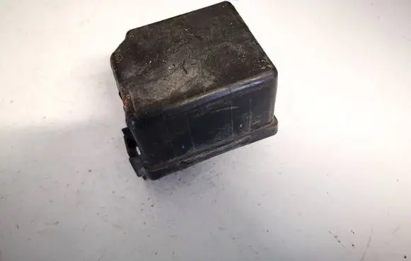 Nissan Primera Fuse box cover 