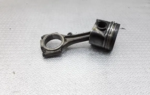 Mitsubishi Grandis Piston with connecting rod