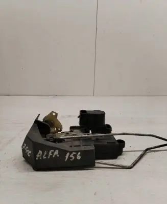 Alfa Romeo 156 Front door lock 18110241