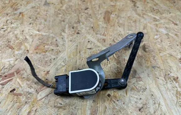 Volvo XC40 Headlight/headlamp level sensor 32221957 8888899689 202206150907