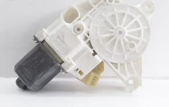 Mercedes-Benz C W204 Front door window regulator motor A2048200142 0130822441