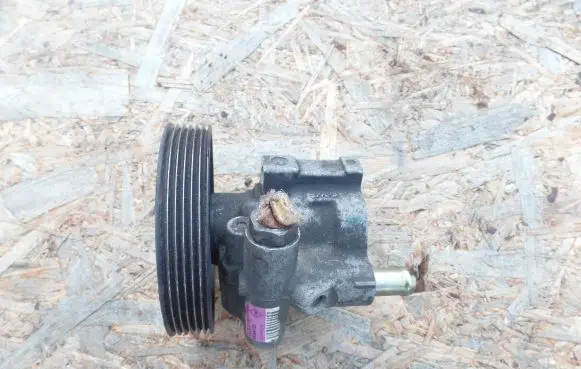 Renault Laguna II Power steering pump 8200054528