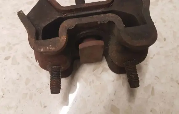 Mercedes-Benz ML W163 Engine mount bracket