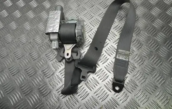 Toyota Prius (XW20) Front seatbelt 7L8230P