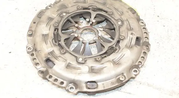 Volkswagen PASSAT CC Pressure plate 06J141015B