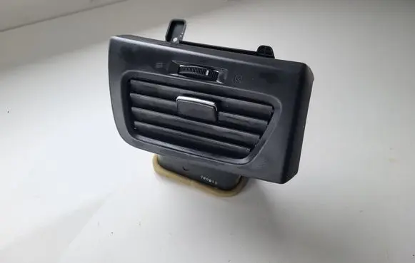 Honda CR-V Dashboard side air vent grill/cover trim
