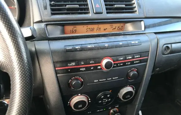 Mazda 3 I Radio/CD/DVD/GPS head unit 14789900 BM4M66950A