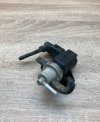 Volkswagen Golf IV Turbo solenoid valve 1J0906627A 72290325