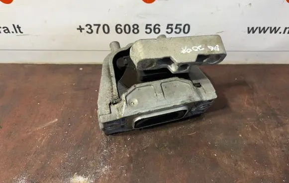 Volkswagen PASSAT B6 Engine mount bracket 1K0199117
