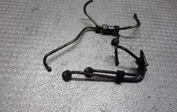 Fuel injector supply line/pipe