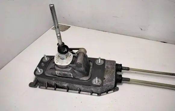 Volkswagen Polo IV 9N3 Gear shifter/selector 6Q0711049CG 07100201002570