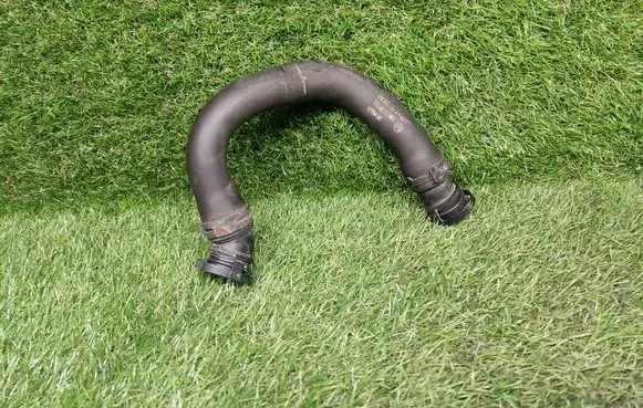 Volkswagen Jetta VI Breather/breather pipe/hose 04E131149G