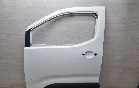 Peugeot Rifter Front door