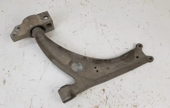 Volkswagen PASSAT B6 Front lower control arm/wishbone 3C0407153B