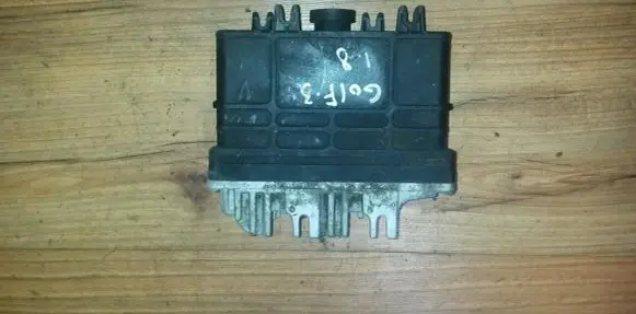 Volkswagen Golf III Engine control unit/module 0261203184
