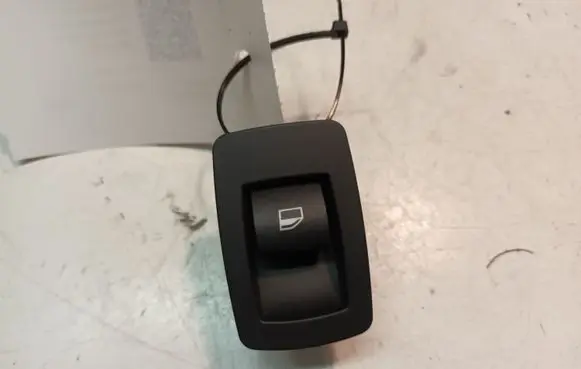 BMW 1 E81 E87 Electric window control switch 15939900 6945874