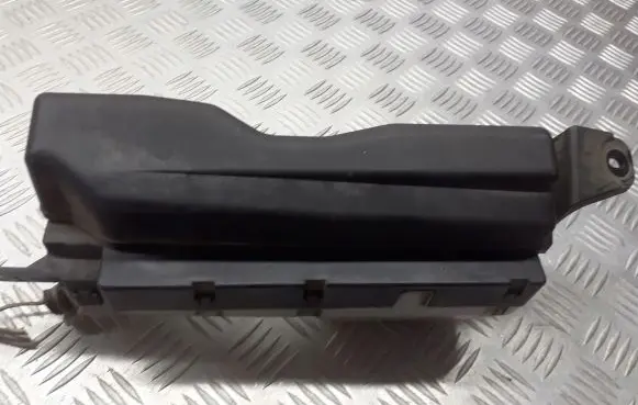 Toyota Avensis T250 Fuse box cover