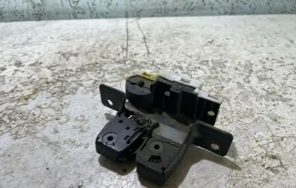 Renault Megane II Tailgate/trunk/boot lock/catch/latch 8200076240 200204
