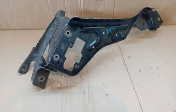 Mercedes-Benz C W204 Headlight/headlamp mounting bracket A2046200191