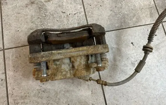 Volkswagen Amarok Front brake caliper