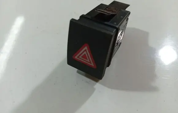 Volkswagen Polo IV 9N3 Hazard light switch 6q0953235A