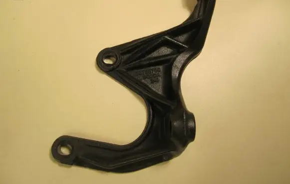 Volvo XC90 Engine mounting bracket 30735708