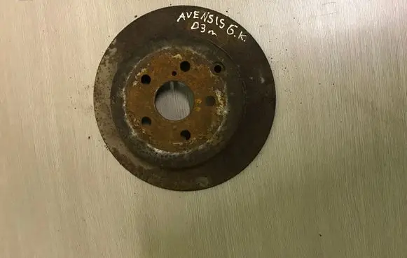 Toyota Avensis T220 Rear brake disc