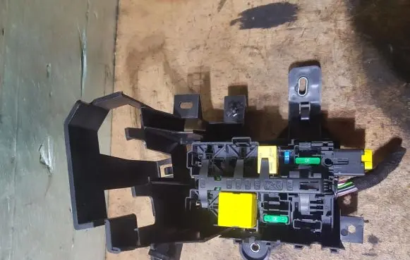 Peugeot 3008 II Fuse box set 9806192580