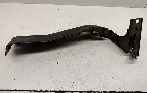 Audi A4 S4 B8 8K Fender mounting bracket 8K0821136A