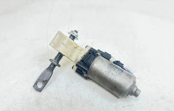 Toyota Avensis T250 Seat adjustment motor 8582033020 43944010080 1620006861