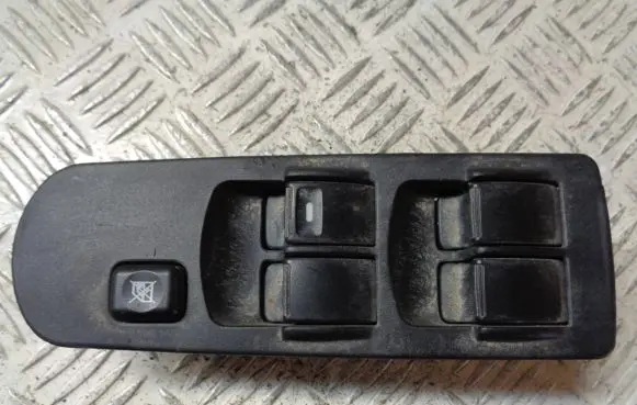 Mitsubishi Colt Electric window control switch 8608A178