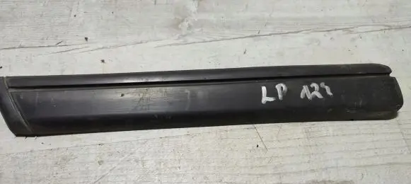 Mercedes-Benz E W124 Front arch trim 57491223